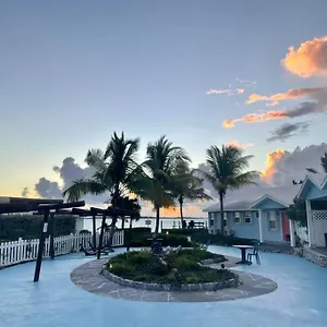 Beautiful Just Steps Away From The Beach! Apartment